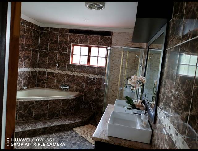 1,200M² GUESTHOUSE FOR SALE IN THOHOYANDOU RURAL
